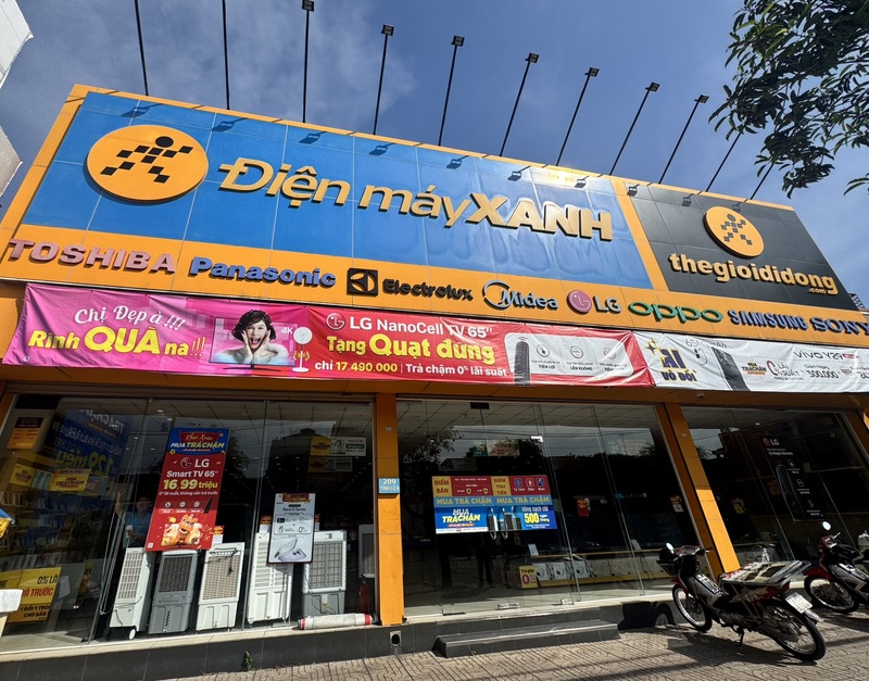 Siêu thị điện máy xanh tại Điện máy Xanh Số 209 - 211 Tỉnh Lộ 8, Khu Phố 3, Xã Tân An Hội, Thành phố Hồ Chí Minh, Việt Nam